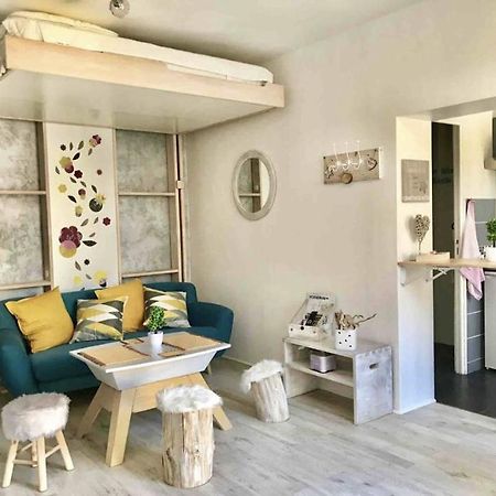 Joli Studio Scandinave ميلي-لا-فوريه المظهر الخارجي الصورة