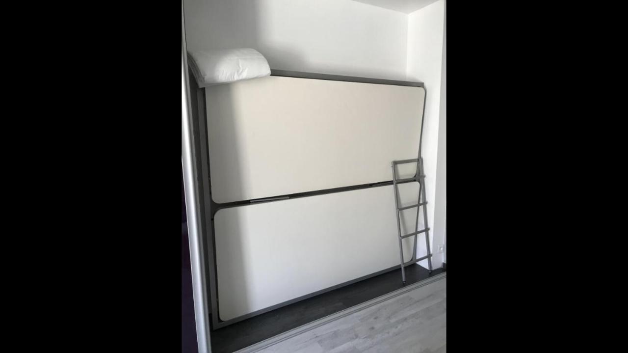 Joli Studio Scandinave ميلي-لا-فوريه المظهر الخارجي الصورة